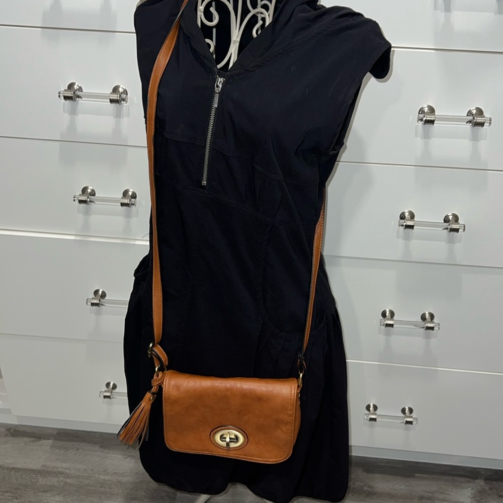 Kelly & Katie leather crossbody - Picture 2 of 8